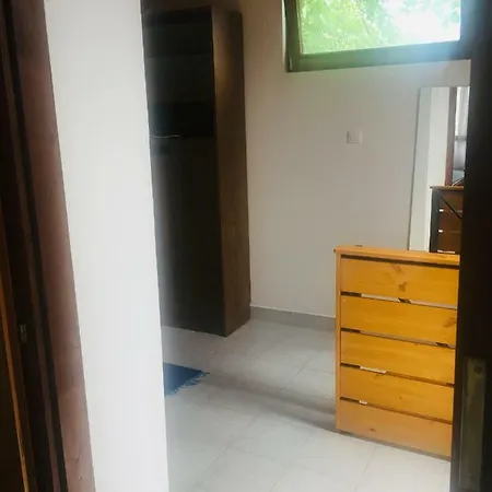 Uszo Apartman דירה *
